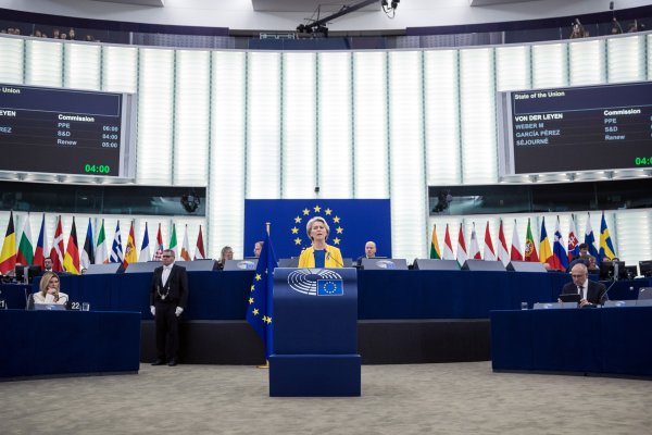 Европа може да постигне много, когато е обединена, каза още германката. Снимка:  EPA/CHRISTOPHE PETIT TESSON
