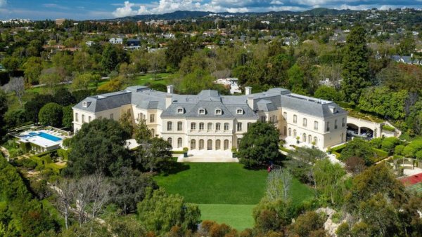 


Holmby Hills Mansio в Лос Анджелис - продадено за 119,8 млн. долара 

	Източник: Dirt

	&nbsp;
