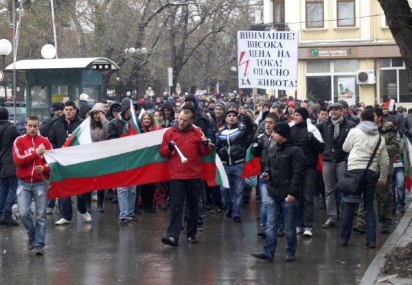 
	"Високата цена на тока е опасна за живота", скандираха в Шумен. Снимка: БТА
