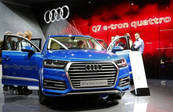 
	Audi Q7 E-Tron Quattro
