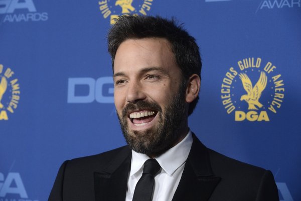 
	35 млн. долара

	Горкият Бен Афлек! Когато Warner Bros. обяви, че актьорът ще влезе в ролята на Батман, интернет потребителите се обърнаха срещу него, посочвайки, че актьорът е абсолютно неподходящ за ролята, която направи Крисчън Бейл изключително известен. Но Афлек може би ще е този, който се смее последен. Той е получил солиден хонорар за предстоящия филм и ще има стабилна работа през следващите няколко години.

	Снимка: архив Ройтерс
