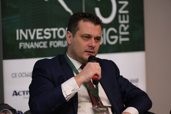 
	Дончо Донев, началник управление &bdquo;Kапиталови пазари&ldquo;, Пощенска банка

