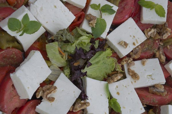 
	Млечни продукти от с. Репляна.&nbsp;Снимка: Н. Бочева
