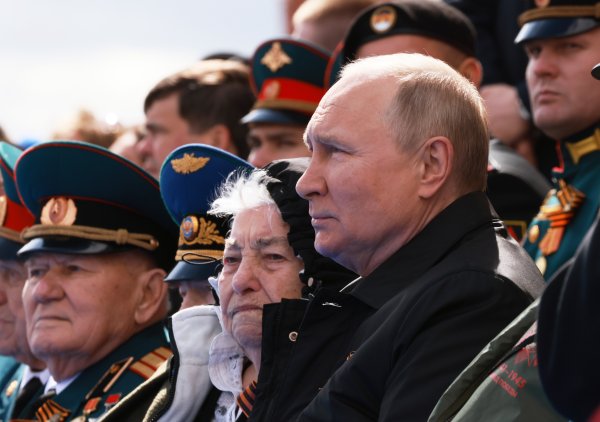 По време на деня на победата - 9 май, тази година. Снимка: EPA/MIKHAIL METZEL / KREMLIN POOL / SPUTNIK MANDATORY CREDIT