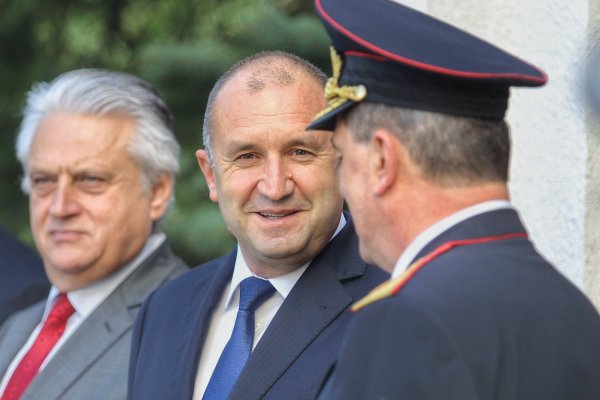 
	Президентът Румен Радев присъства в София на отбелязването на националния празник на пожарникарите в ГД &bdquo;Пожарна безопасност и защита на населението&rdquo;. Снимка: Димитър Кьосемарлиев, Investor Media Group
