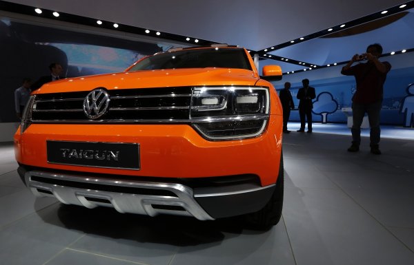 
	Печалбата на продадена от VW кола спада в сравнение с 2012 г. Преди година германците са печелили по 751 евро на продаден автомобил, през 2013 г. печалбата спада до 616 евро на кола. Ebit-маржът е най-слаб сред трите големи производителя и възлиза на 2,9 на сто.
