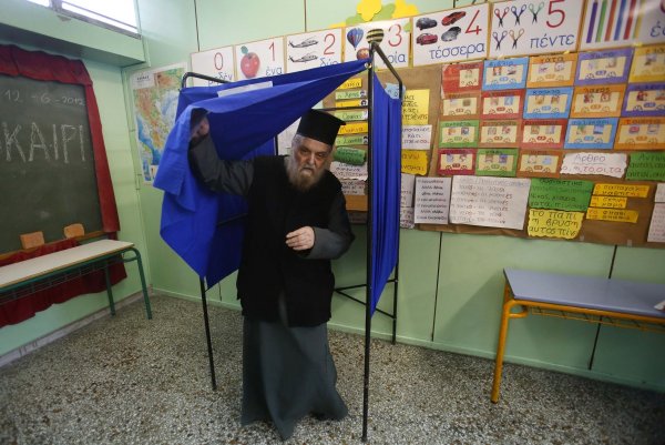 
	Православен свещеник бърза да даде своя глас.&nbsp;
