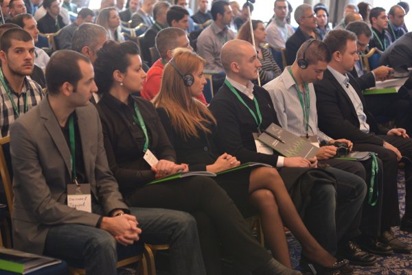 
	Интересът сред посетителите беше значителен.
