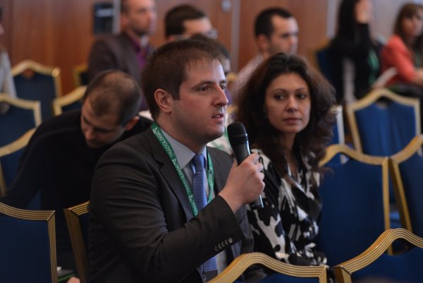 
	Сред участниците във форума имаше такива, които се отличиха с интересни въпроси.
