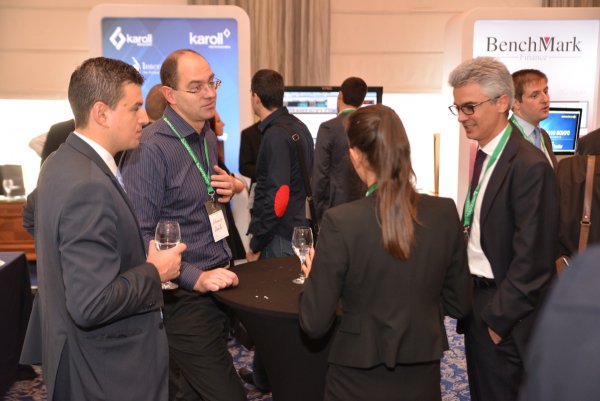 
	Интересът сред посетителите беше значителен.
