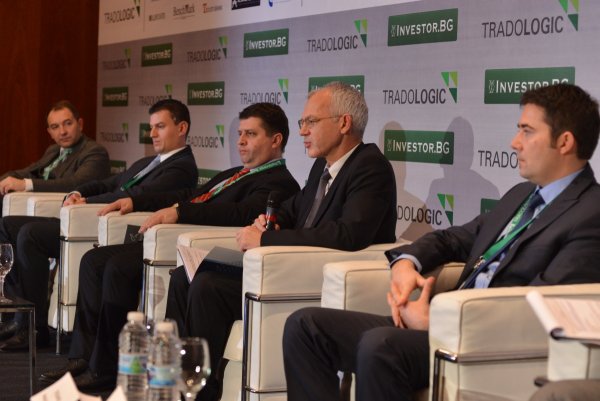 
	Дискусионният панел с участието на професионалните участници на капиталовите пазари.
