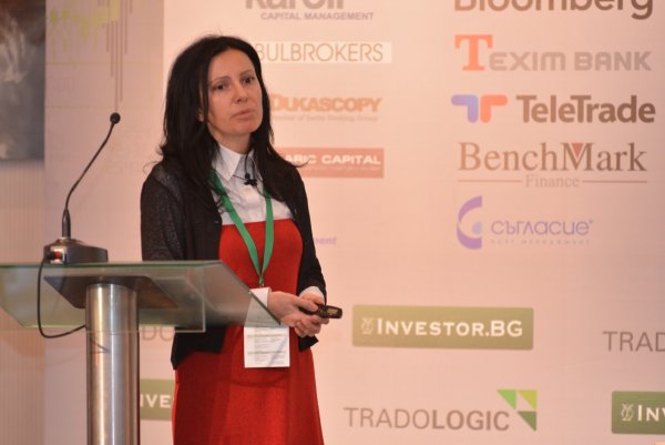 
	Елица Иванова (Булброкърс).
