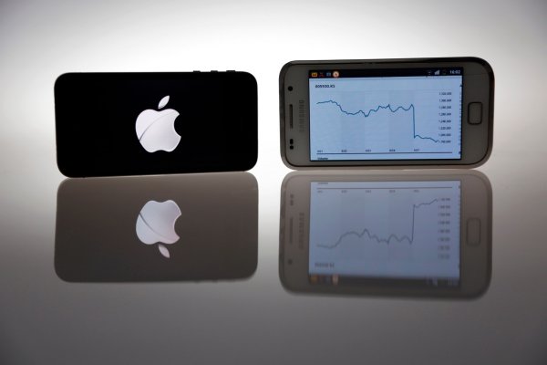 
	Изглежда, че Apple няма да продължи своята правна война срещу Android на Google. Samsung също дава сигнали за не толкова антагонистичен подход с думите: &bdquo;Вярваме че е по-добре, когато компаниите се състезават справедливо на пазара, а не в съда&ldquo;. Според WDS 2013 ще бъде годината, в която горчивите патентни вражди между смартфон съперници ще намалеят.
