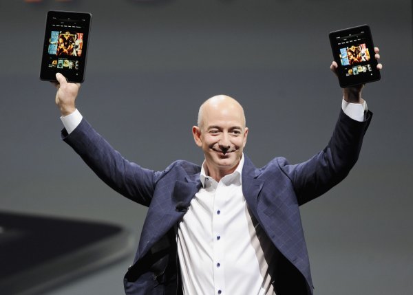 
	С изобилието от съдържание, 2013 може да бъде годината, в която Amazon ще навлезе в смартфон категорията с производно предложение на своя популярен таблет Kindle. Явно усилията на Amazon в посока разработване на хардуерни устройства им служи добре при разработването на мобилен телефон.
