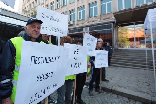 
	Около 150 производители от 13 браншови организации протестираха пред агроминистерството. Снимка: Димитър Кьосемарлиев, Investor Media Group
