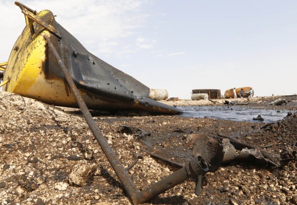 
	Разрушени от въздушните удари съоръжения.&nbsp;
