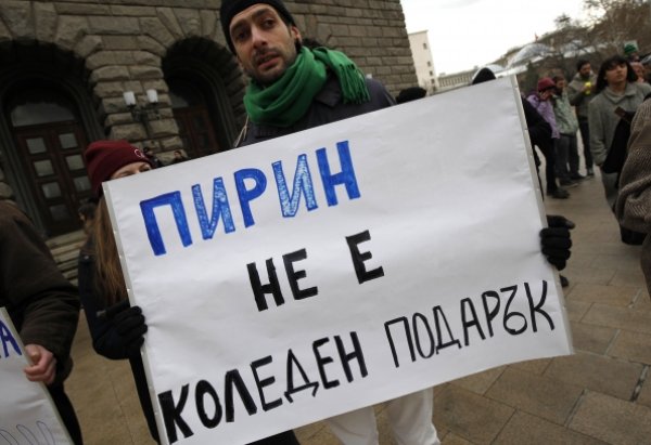 
	Природозащитници протестираха пред Министерския съвет срещу строителството на втори кабинков лифт в ски зоната на Банско.&nbsp; Снимка: Олег Попов, Investor Media Group 
