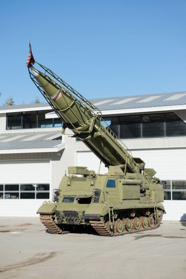 
	Не става ясно дали е функционираща, но се надяваме, който и да я купи, да не натиска червения бутон за изстрелването й.
