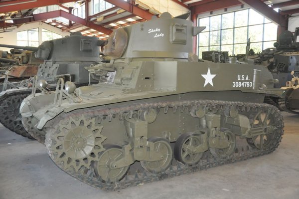 
	Колекционерите полудяват по танкове като този M3A1 Stuart. Бронята му е от ерата на Втората световна война.
