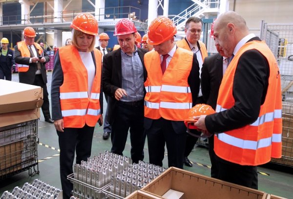 
	Българската асоциация на металургичната индустрия и компанията домакин ЕТЕМ организираха отбелязването на Деня на металурга. На събитието присъстваха вицепремиерът Томислав Дончев и кметът на София Йорданка Фандъкова.&nbsp;Снимка: БТА
