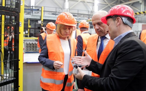 
	Българската асоциация на металургичната индустрия и компанията домакин ЕТЕМ организираха отбелязването на Деня на металурга. На събитието присъстваха вицепремиерът Томислав Дончев и кметът на София Йорданка Фандъкова.&nbsp;Снимка: БТА
