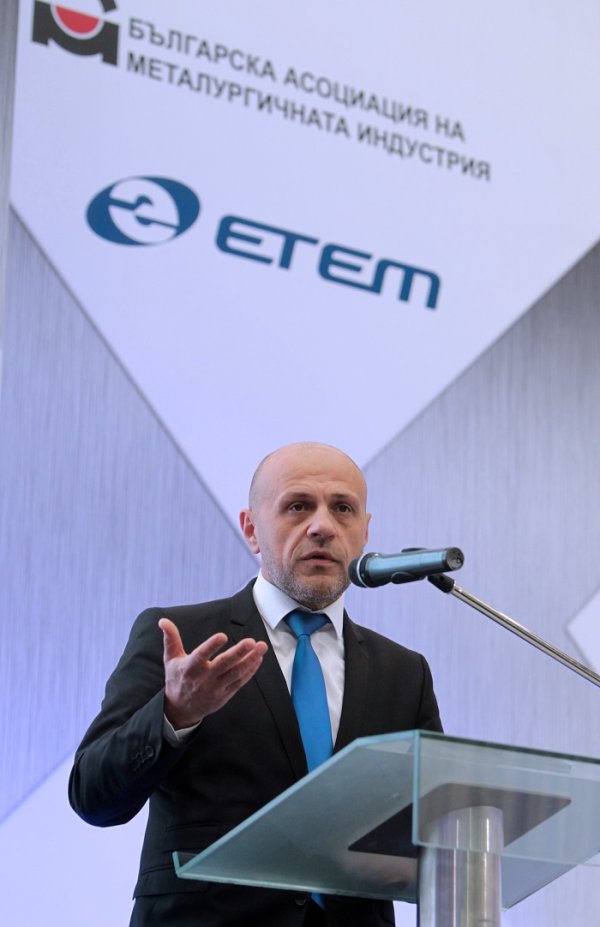 
	Българската асоциация на металургичната индустрия и компанията домакин ЕТЕМ организираха отбелязването на Деня на металурга. На събитието присъстваха вицепремиерът Томислав Дончев и кметът на София Йорданка Фандъкова.&nbsp;Снимка: БТА
