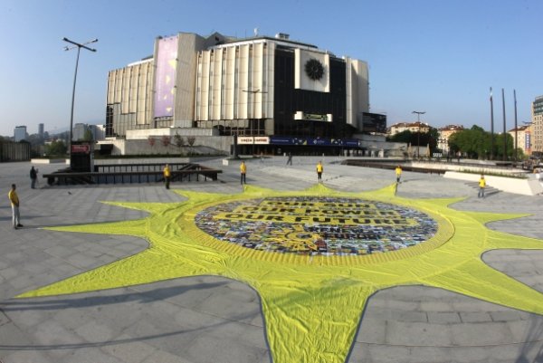 
	Акция на природозащитната организация &bdquo;Грийнпийс&ldquo;&nbsp; преди заседанието на енергийните министри в София с послание за подкрепа на чистата енергия.&nbsp;Снимка: Олег Попов, Investor Media Group
