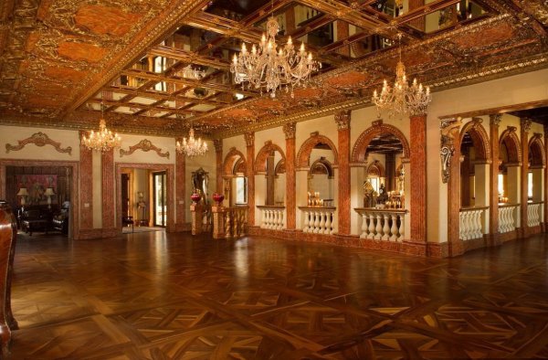 
	Снимки: Coldwell Banker Real Estate
