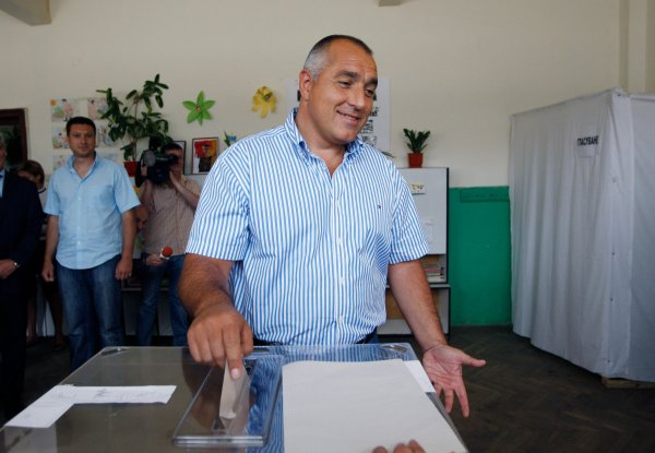 
	Премиерът по време на изборите за Европейски парламент на 7 юни 2009 г. На снимката е отразен моментът, в който Борисов упражнява правото си на глас в изборите и в неговия роден град Банкя.
