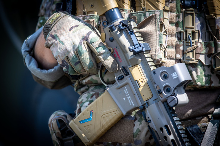 Войници от Командването на специалните сили на Бундесвера с щурмовата пушка Heckler & Koch G95 по време на учение. Снимка: Jens Büttner/dpa-Zentralbild/dpa