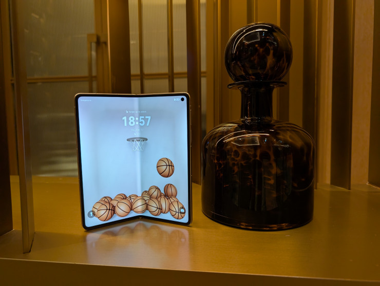 Huawei Mate X6. Снимка: Елена Кирилова/Investor Media Group