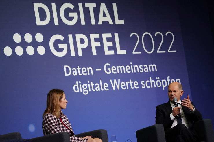 Калас по време на дискусията за дигитализацията с германския канцлер Олаф Шолц. Снимка:  EPA/VALDA KALNINA