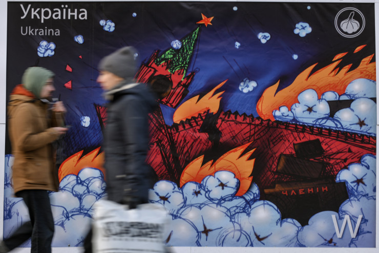 Графити в центъра на Киев, показващи горящия Кремъл. Снимкаа EPA/OLEG PETRASYUK