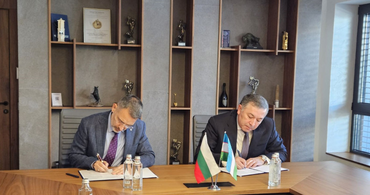 Емил Ангелов, главен изпълнителен директор на „Главболгарстрой Холдинг“ АД (вляво), и Бехзод Мусаев, министър на миграцията и директор на Агенцията по миграция на Узбекистан (вдясно)