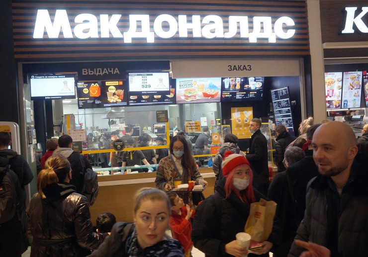 McDonalds е една от компаниите, които напълно се изтеглиха от Русия, продавайки бизнеса си. Снимка: Bloomberg