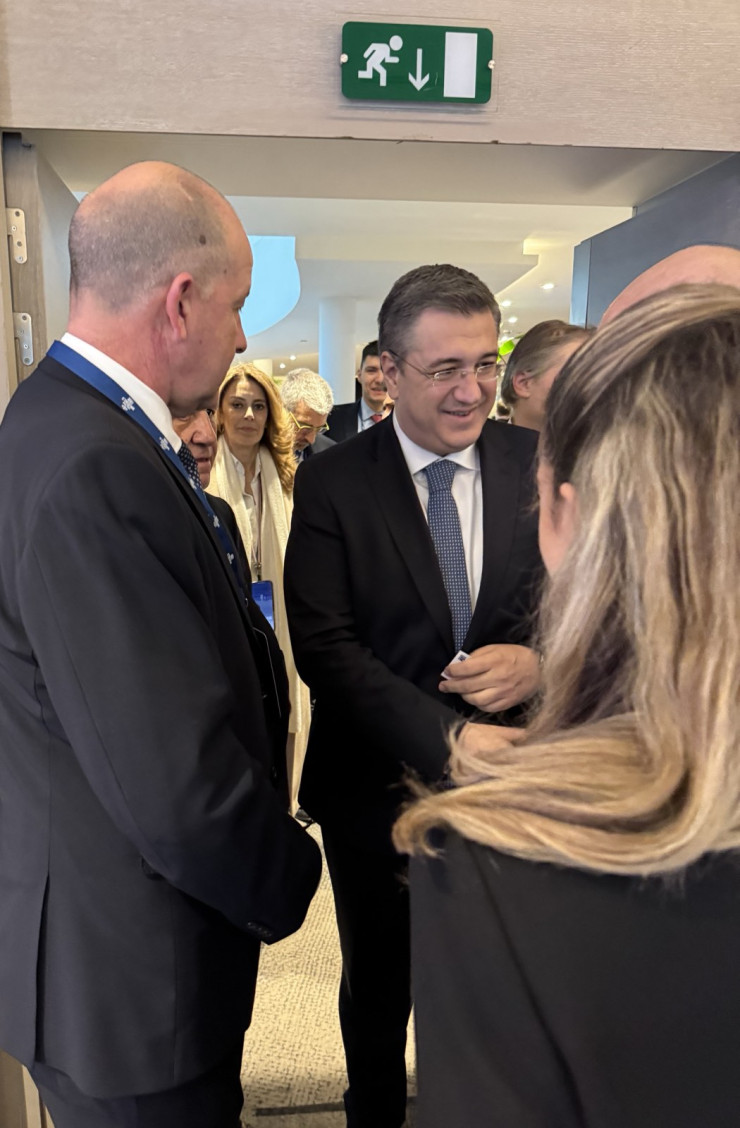 (от ляво надясно) Камен Пешов, председател на Надзорния съвет на „Главболгарстрой Холдинг“, и Апостолос Цицикостас, еврокомисар по въпросите на Устойчивия транспорт и туризъм