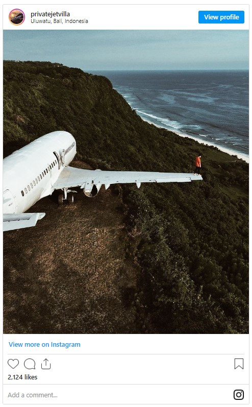Самолетът Boeing 737, който беше превърнат във вила на остров Бали. Източник: Instagram