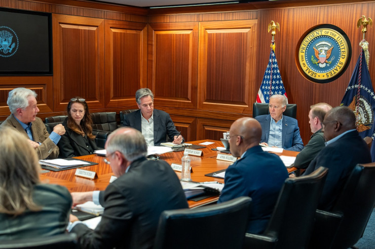Байдън на срещата с членове на Съвета за национална сигурност на САЩ. Снимка: БГНЕС/EPA/ADAM SCHULTZ