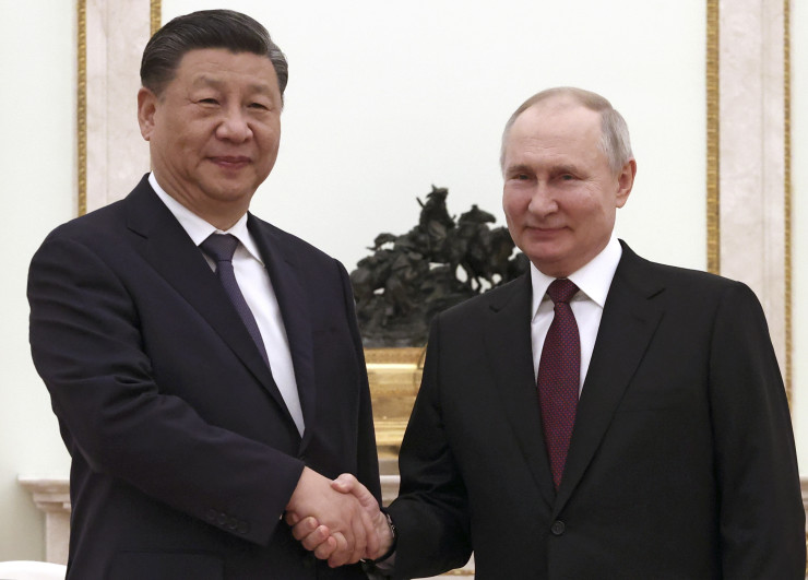 Си Дзинпин (вляво) и руският му колега Владимир Путин. Снимка: ЕРА