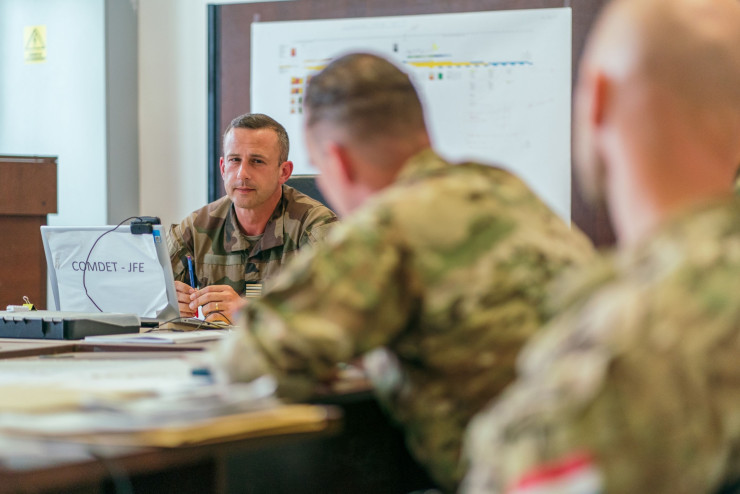 Полковник Клеман Торан участва в заседание на Националния център за съвместни учения в румънския град Чинку. Снимка: Bloomberg LP