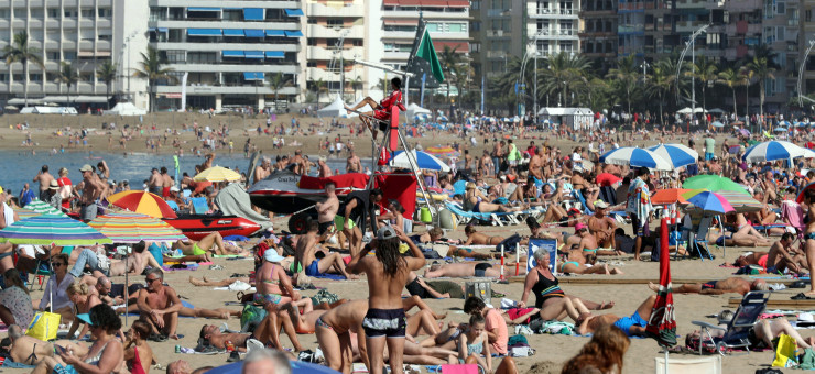 Испания също посреща все повече чуждестранни туристи. Снимка:  EPA/ELVIRA URQUIJO A.