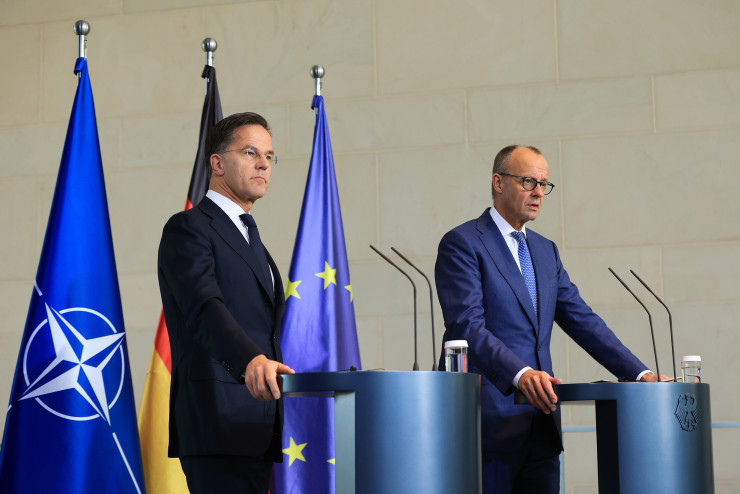 Марк Рюте и Фридрих Мерц по време на пресконференция в Берлин на 11 декември. Снимка: Krisztian Bocsi/Bloomberg