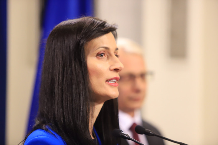 В първите 9 месеца министър-председател ще бъде акад. Денков, а вицепремиер и министър на външните работи - Мария Габриел. Снимка: БГНЕС/МАРИН КАРАВЕЛОВ