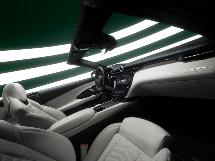 Снимка: Maserati GranCabrio 490 CV