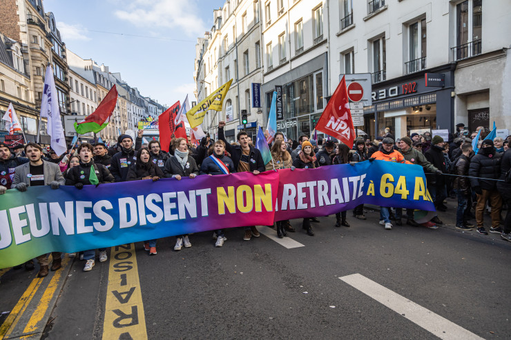 Протестите във Франция продължават за пореден ден. Снимка:  EPA/YOAN VALAT