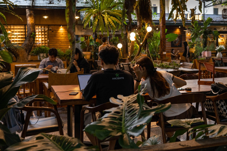 Осем от десетте най-бързо растящи центъра за работа от разстояние през 2023 г. са в Азия. Снимка: Крис Трин/Bloomberg