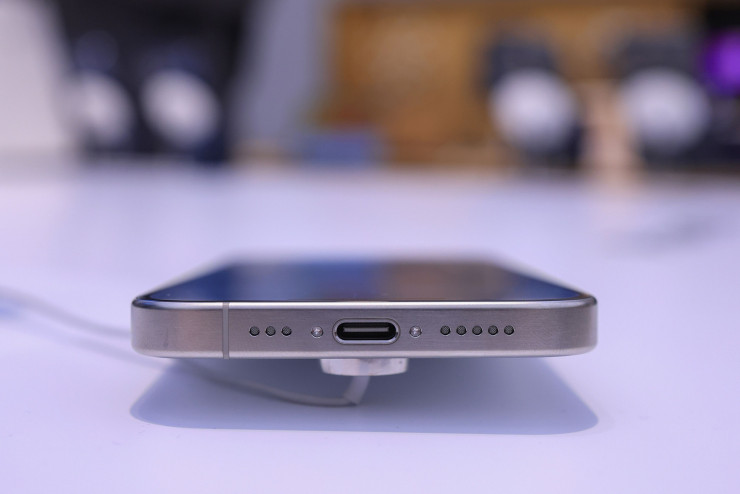 IPhone с USB-C. Снимка: Bloomberg L.P.