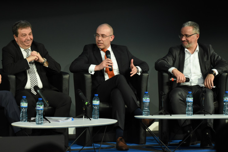 Николай Налбантов, Министерството на енергетиката, Калоян Стайков, главен икономист в ИЕМ, и Карел Крал, главен изпълнителен директор на &bdquo;Електрохолд България&ldquo;. Снимка: Investor.bg