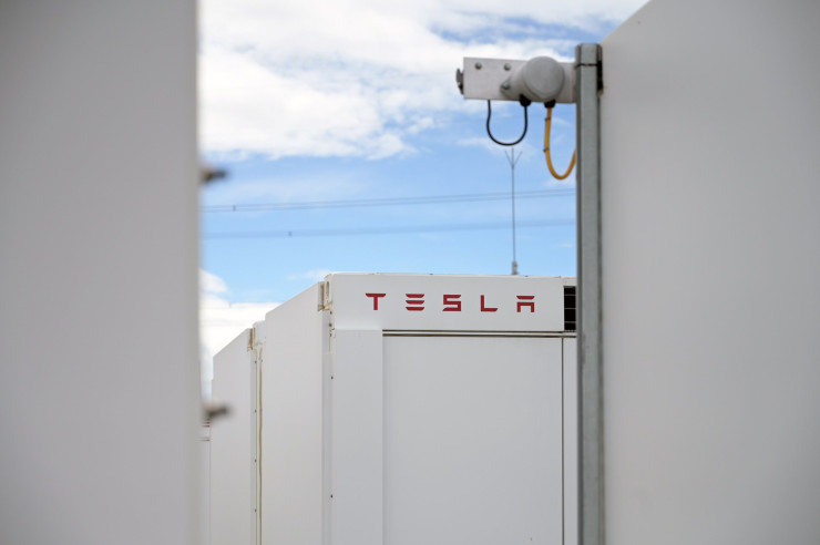 Комплекс на Tesla от стационарни съоръжения за съхранение на енергия в Австралия. Източник: Bloomberg L.P.