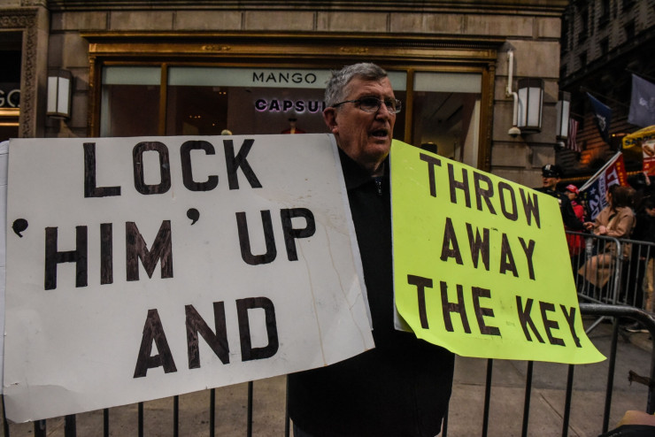 В Ню Йорк се бяха събрали критици на Тръмп. Снимка: Bloomberg